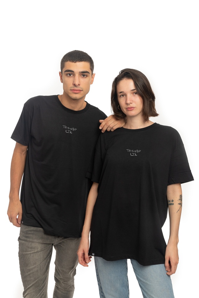 REMERA MANGA CORTA OVERSIZE - MANUSCRITA L.T.A.